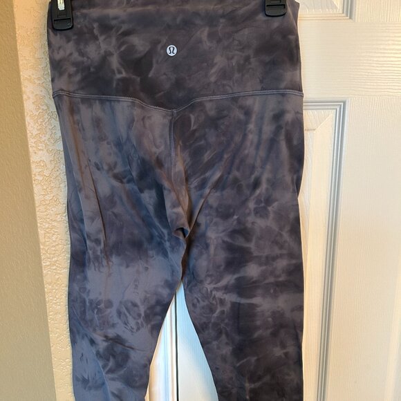 Lululemon Leggings - Gray Pattern - Size 8 - Picture 4 of 11